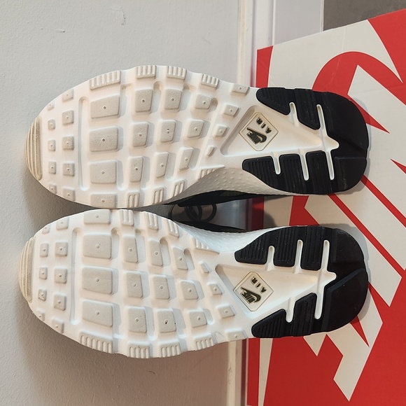 Nike Air Huarach - Picture 4 of 4